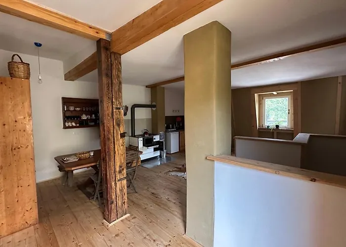 Geraeumiger Wohnkueche Am Stadtrand Mit Holzofen * Bécs